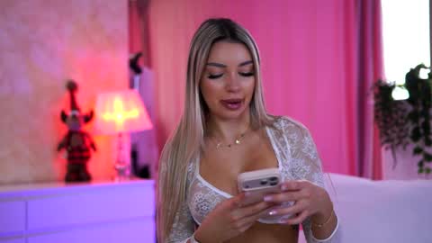 Arielle online show from 12/15/25, 09:24