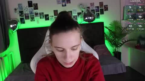 _ash_leyy_ online show from 12/14/25, 03:23