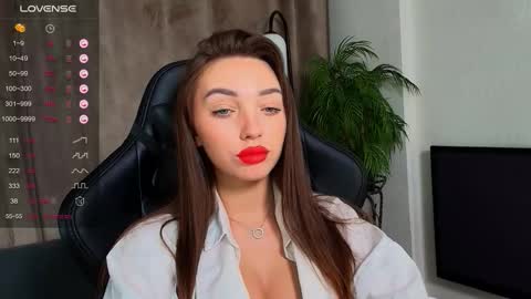 Emilia   online show from 11/20/25, 07:46