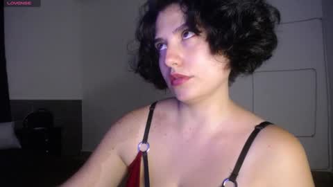 Snapshot of _atenea_golden chatting on 01/05/25, 01:56 atenea online show from 01/05/25, 01:56