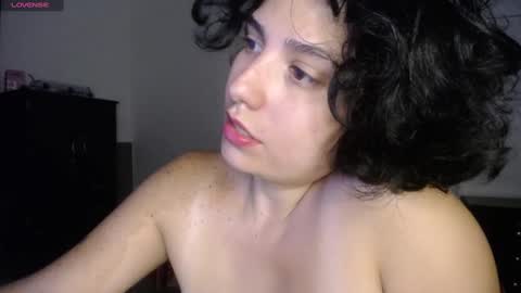 Snapshot of _atenea_golden chatting on 01/18/25, 02:47 atenea online show from 01/18/25, 02:47