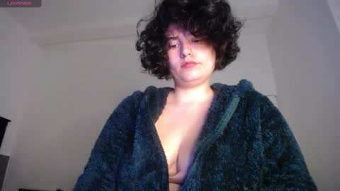 Snapshot of _atenea_golden chatting on 01/24/25, 01:45 atenea online show from 01/24/25, 01:45