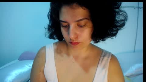 Snapshot of _atenea_golden chatting on 02/04/25, 01:06 atenea online show from 02/04/25, 01:06