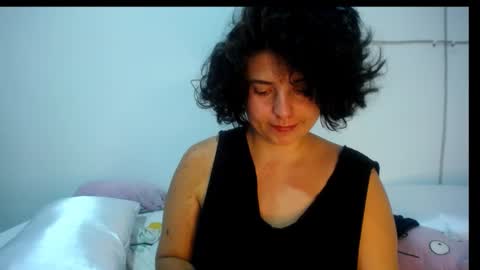 Snapshot of _atenea_golden chatting on 02/05/25, 08:11 atenea online show from 02/05/25, 08:11