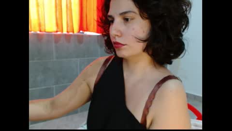 Snapshot of _atenea_golden chatting on 09/29/25, 03:39 atenea online show from 09/29/25, 03:39