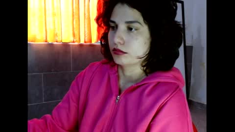 Snapshot of _atenea_golden chatting on 10/02/25, 02:35 atenea online show from 10/02/25, 02:35