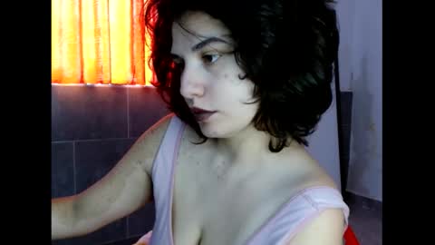 Snapshot of _atenea_golden chatting on 10/03/25, 01:30 atenea online show from 10/03/25, 01:30