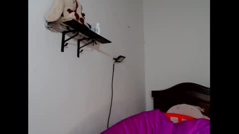 Snapshot of _atenea_golden chatting on 10/11/25, 06:34 atenea online show from 10/11/25, 06:34