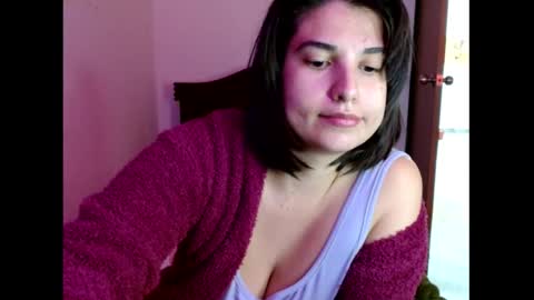Snapshot of _atenea_golden chatting on 10/14/25, 02:29 atenea online show from 10/14/25, 02:29