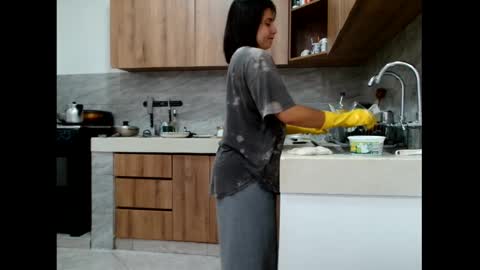 Snapshot of _atenea_golden chatting on 10/15/25, 01:44 atenea online show from 10/15/25, 01:44