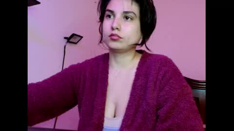 Snapshot of _atenea_golden chatting on 10/16/25, 01:45 atenea online show from 10/16/25, 01:45