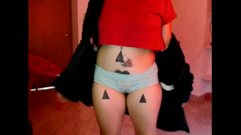 Snapshot of _atenea_golden chatting on 10/29/25, 02:19 atenea online show from 10/29/25, 02:19