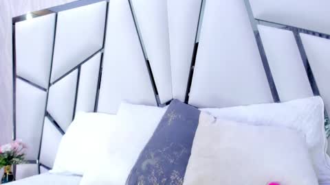 Aura online show from 02/26/25, 03:10