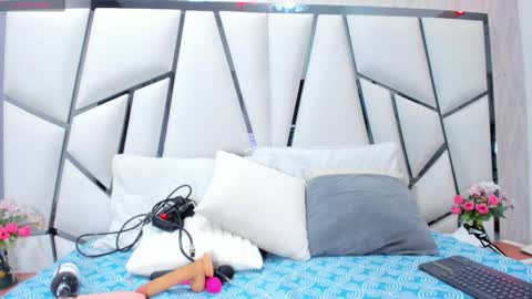 Aura online show from 09/19/25, 10:21