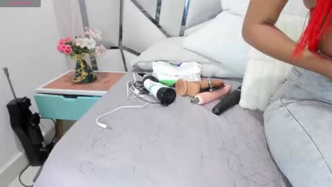 Aura online show from 09/27/25, 03:11