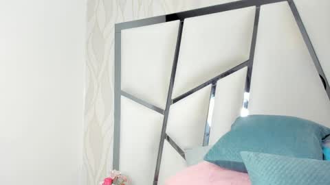 Aura online show from 02/21/26, 03:18