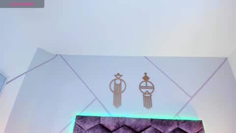 _aurora_collins_ online show from 12/18/25, 12:22