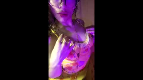 Snapshot of _available_ chatting on 03/22/26, 12:47 _available_ online show from 03/22/26, 12:47