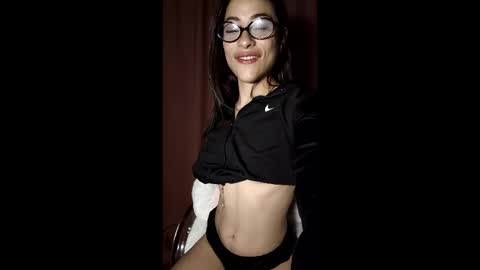 Snapshot of _available_ chatting on 03/29/26, 12:21 _available_ online show from 03/29/26, 12:21