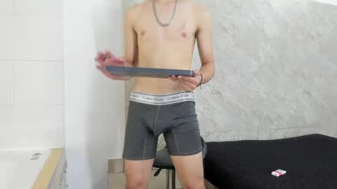 _axel_09 online show from 04/11/26, 07:45