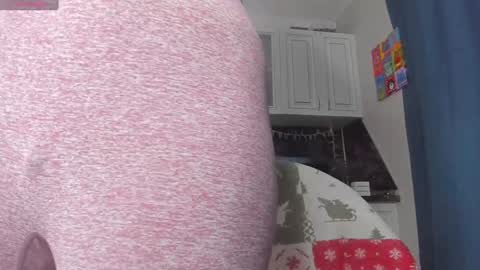 Snapshot of _axolot_ chatting on 01/08/25, 10:58 Olivia online show from 01/08/25, 10:58