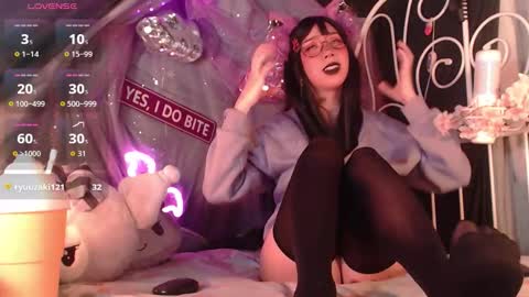 Snapshot of _babby_doll chatting on 11/19/25, 06:19 Crystal online show from 11/19/25, 06:19