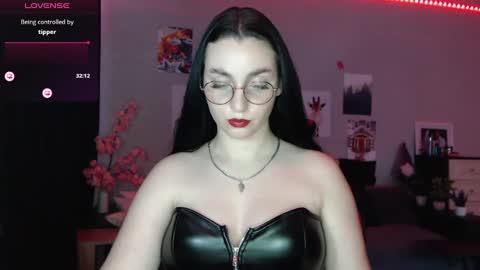 Snapshot of _badkarma_ chatting on 03/12/25, 07:02 Tiffany online show from 03/12/25, 07:02