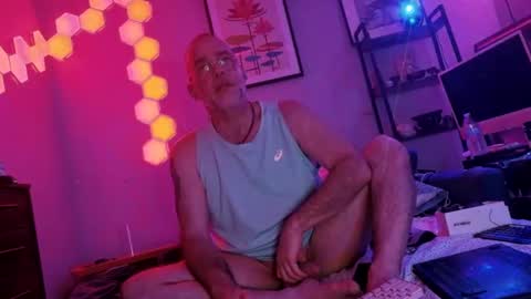 Snapshot of _bearyhairy_ chatting on 11/24/25, 08:14 Chupa Bear online show from 11/24/25, 08:14