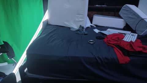 Snapshot of _bearyhairy_ chatting on 02/25/26, 03:49 Chupa Bear online show from 02/25/26, 03:49