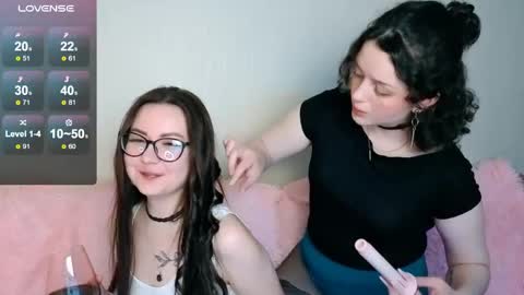 Snapshot of _bella_hix_ chatting on 04/15/26, 11:28 Bella online show from 04/15/26, 11:28