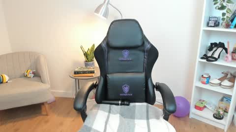 Bella Evans online show from 02/08/25, 08:31