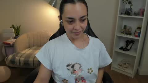 Snapshot of _bellaevans_ chatting on 04/20/26, 04:37 Bella Evans online show from 04/20/26, 04:37