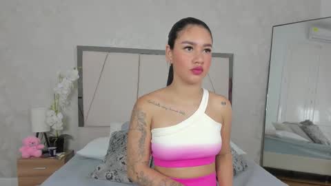 Snapshot of _bellanova chatting on 12/14/25, 12:21 Bella Nova online show from 12/14/25, 12:21