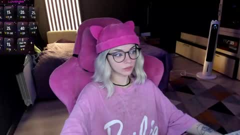Snapshot of _black_fox__ chatting on 06/09/26, 10:43 Olivia Subscribe to my Fansly - online show from 06/09/26, 10:43