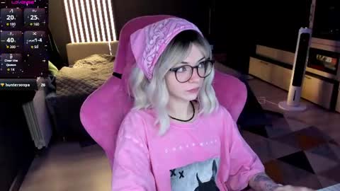 Snapshot of _black_fox__ chatting on 06/11/26, 11:03 Olivia Subscribe to my Fansly - online show from 06/11/26, 11:03