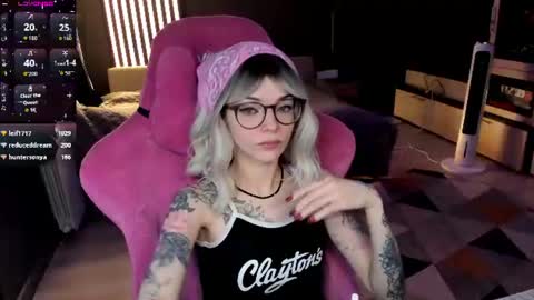 Snapshot of _black_fox__ chatting on 06/15/26, 12:02 Olivia Subscribe to my Fansly - online show from 06/15/26, 12:02