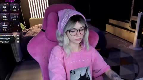 Snapshot of _black_fox__ chatting on 06/23/26, 11:36 Olivia Subscribe to my Fansly - online show from 06/23/26, 11:36
