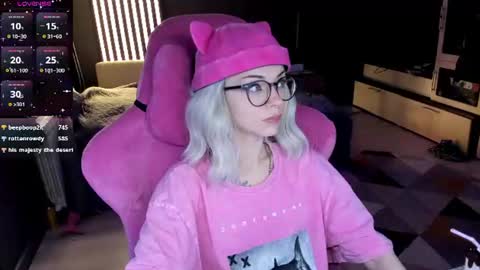 Snapshot of _black_fox__ chatting on 07/02/26, 12:54 Olivia Subscribe to my Fansly - online show from 07/02/26, 12:54