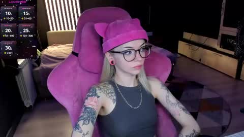 Snapshot of _black_fox__ chatting on 07/10/26, 12:37 Olivia Subscribe to my Fansly - online show from 07/10/26, 12:37