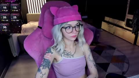 Snapshot of _black_fox__ chatting on 07/11/26, 12:02 Olivia Subscribe to my Fansly - online show from 07/11/26, 12:02