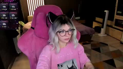 Snapshot of _black_fox__ chatting on 07/29/26, 10:52 Olivia Subscribe to my Fansly - online show from 07/29/26, 10:52