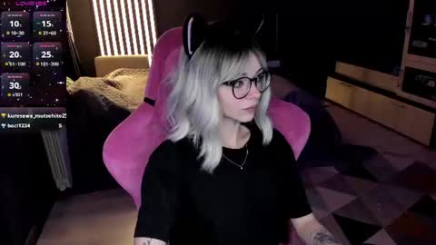 Snapshot of _black_fox__ chatting on 08/04/26, 11:07 Olivia Subscribe to my Fansly - online show from 08/04/26, 11:07
