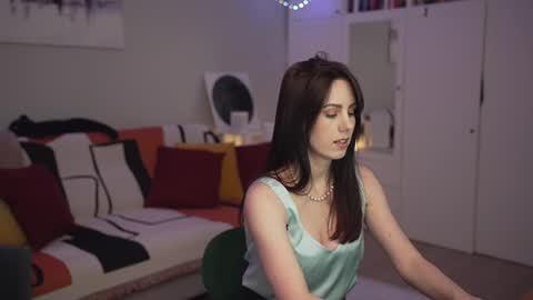 Lili online show from 01/12/25, 09:19