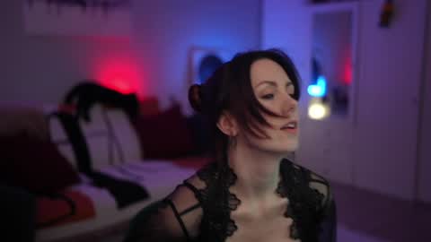 Snapshot of _blackbee_ chatting on 02/09/26, 05:44 Lili online show from 02/09/26, 05:44