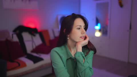 Snapshot of _blackbee_ chatting on 02/20/26, 06:19 Lili online show from 02/20/26, 06:19