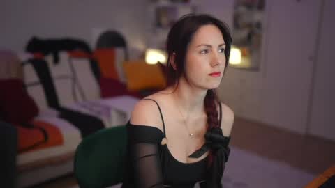 Snapshot of _blackbee_ chatting on 04/11/26, 09:24 Lili online show from 04/11/26, 09:24