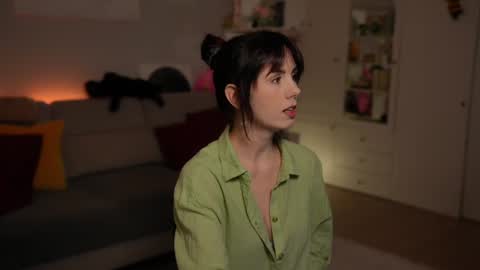 Snapshot of _blackbee_ chatting on 06/28/26, 06:25 Lili online show from 06/28/26, 06:25