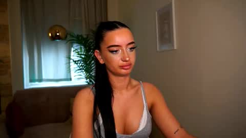 Snapshot of _blackpeaarl chatting on 03/21/26, 01:48 Pearl online show from 03/21/26, 01:48