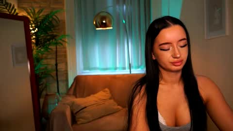 Snapshot of _blackpeaarl chatting on 04/21/26, 04:34 Pearl online show from 04/21/26, 04:34