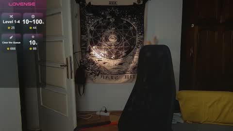 Snapshot of _blackpearl chatting on 12/09/24, 03:44 Laura online show from 12/09/24, 03:44